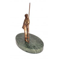 Геодезист с рейкой